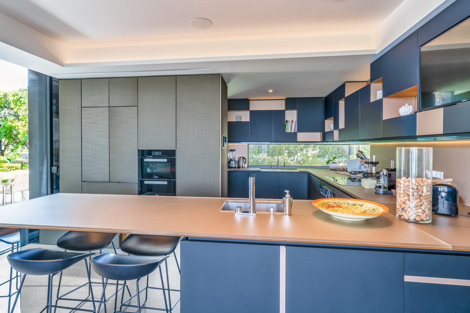 Onlyluxe kitchen.jpg